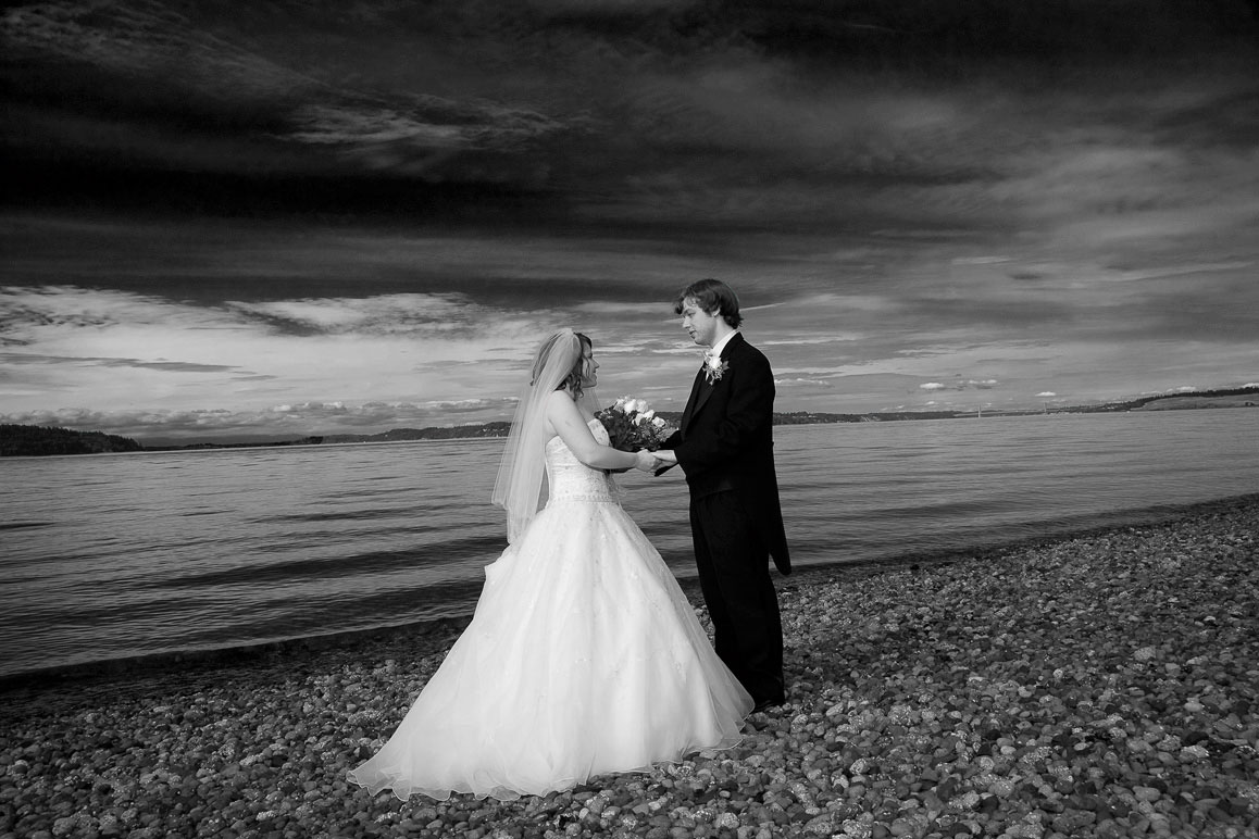 Justine & David - Beach wedding photo in Tacoma Black and white photo of bride and groom on the beach at the Tacoma Narrows
